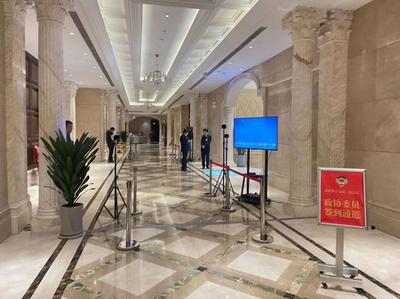 濟南兩會新風尚 委員“刷臉報到”高效入住，展覽展示同步開啟